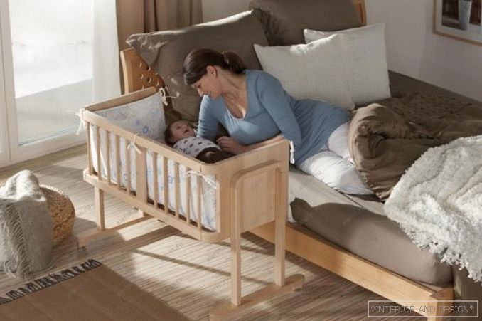 Otroška postelja v spalnici staršev - 1
