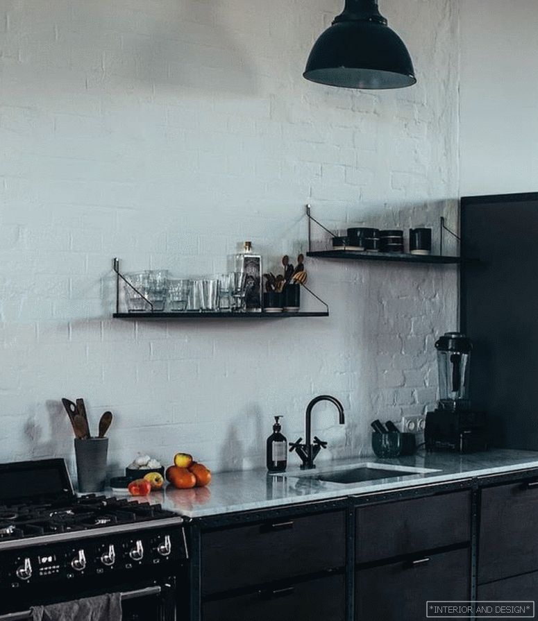 Svetilke in pipa v kuhinji v črni barvi 1