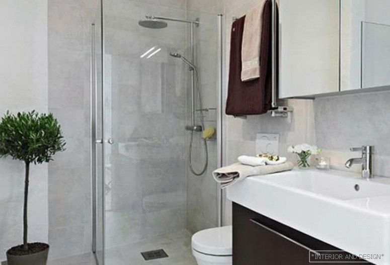Elegantna kopalnica v tipičnem apartmaju