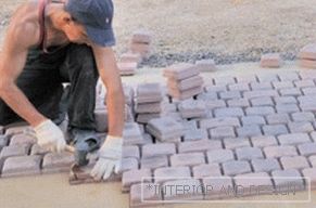 Postavitev tlakovcev na beton