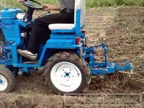 Mini traktor s svojimi rokami na kmetiji